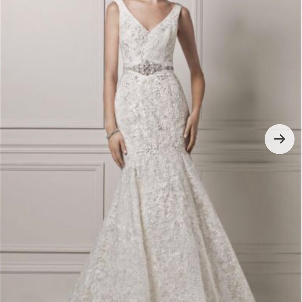 Wedding dress - Picture 1 of 3